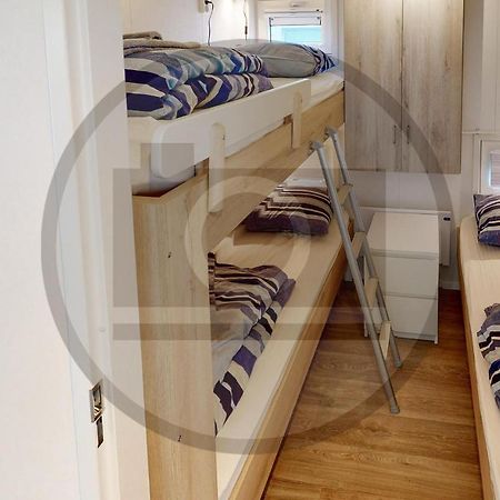Stunning Ship In Aalsmeer With Kitchen Bagian luar foto