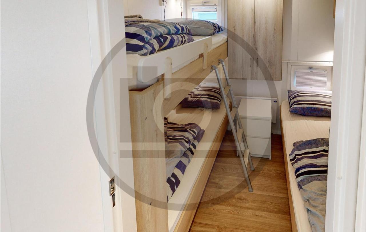 Stunning Ship In Aalsmeer With Kitchen Bagian luar foto
